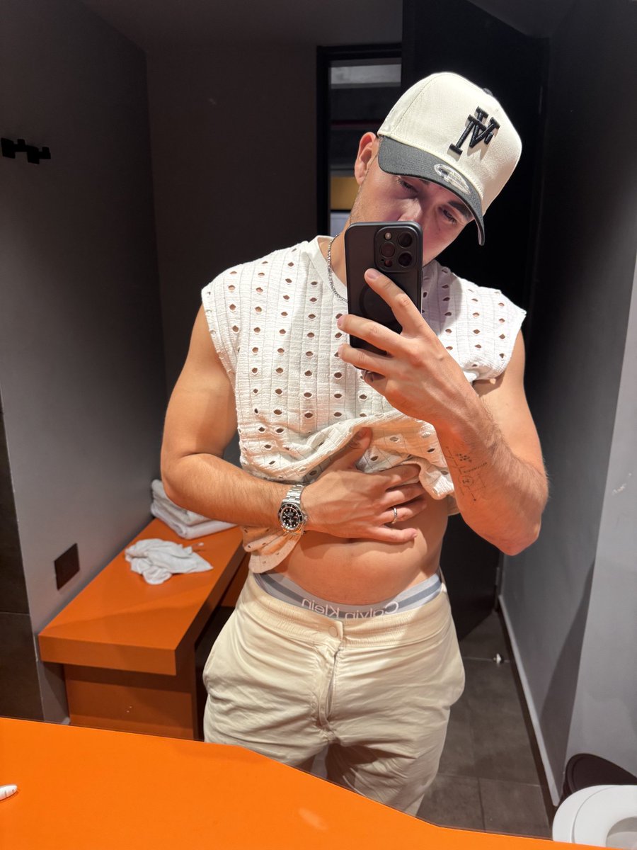 irvintoro tweet media