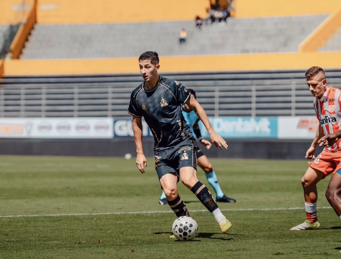 Nueva participación de Andrés Mena con <a href="/Aucas45/">S. D. Aucas Oficial</a> . Mena jugó 79 minutos como volante ofensivo en el compromiso de hoy frente a Técnico Universitario.