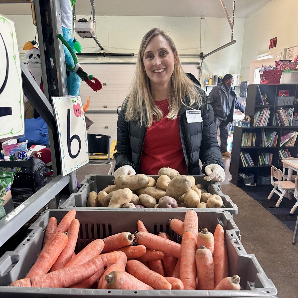 FRM_mission's tweet image. A cheerful team from Leonardo DRS came out to spread joy and serve our community in our Food Distribution Center! 💛 Their smiles and hard work made a real difference.

#FrederickMD #FrederickMaryland #FrederickCounty #FrederickCommunity  #CommunityService