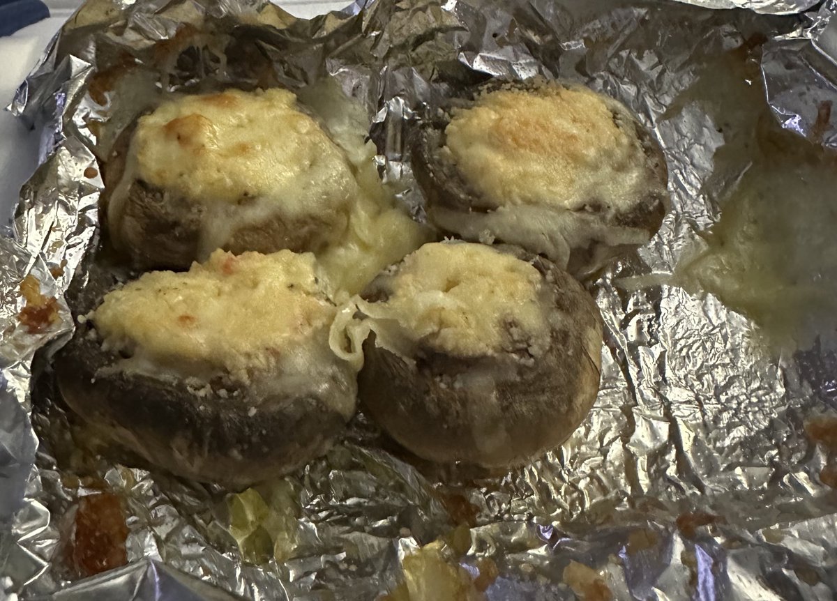 Regular Em tweet media