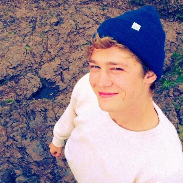 Joe Alwyn Styled 🌊🪶 tweet media