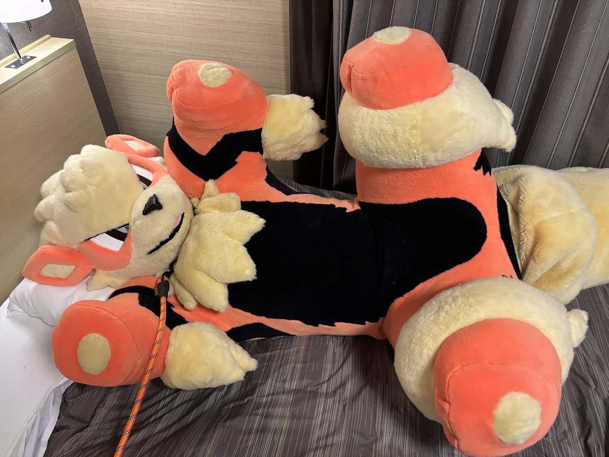 ろーげつ tweet media