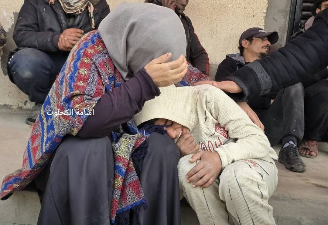 يحل عيد الفطر على غزة وسط حال مليء بالقـ.ـتل والجوع والخوف والتشرد، فالأهالي بلا مأوى، والأطفال بلا طعام، والآمال مكسورة.

لا تنسوا غزة في حديثكم..🙏🏻
لا تنسوها من دعائكم ودعمكم ونصرتكم.🙏🏻

كل عام وغزة وأهل غزة الكرام  بخير 💔✋🏻