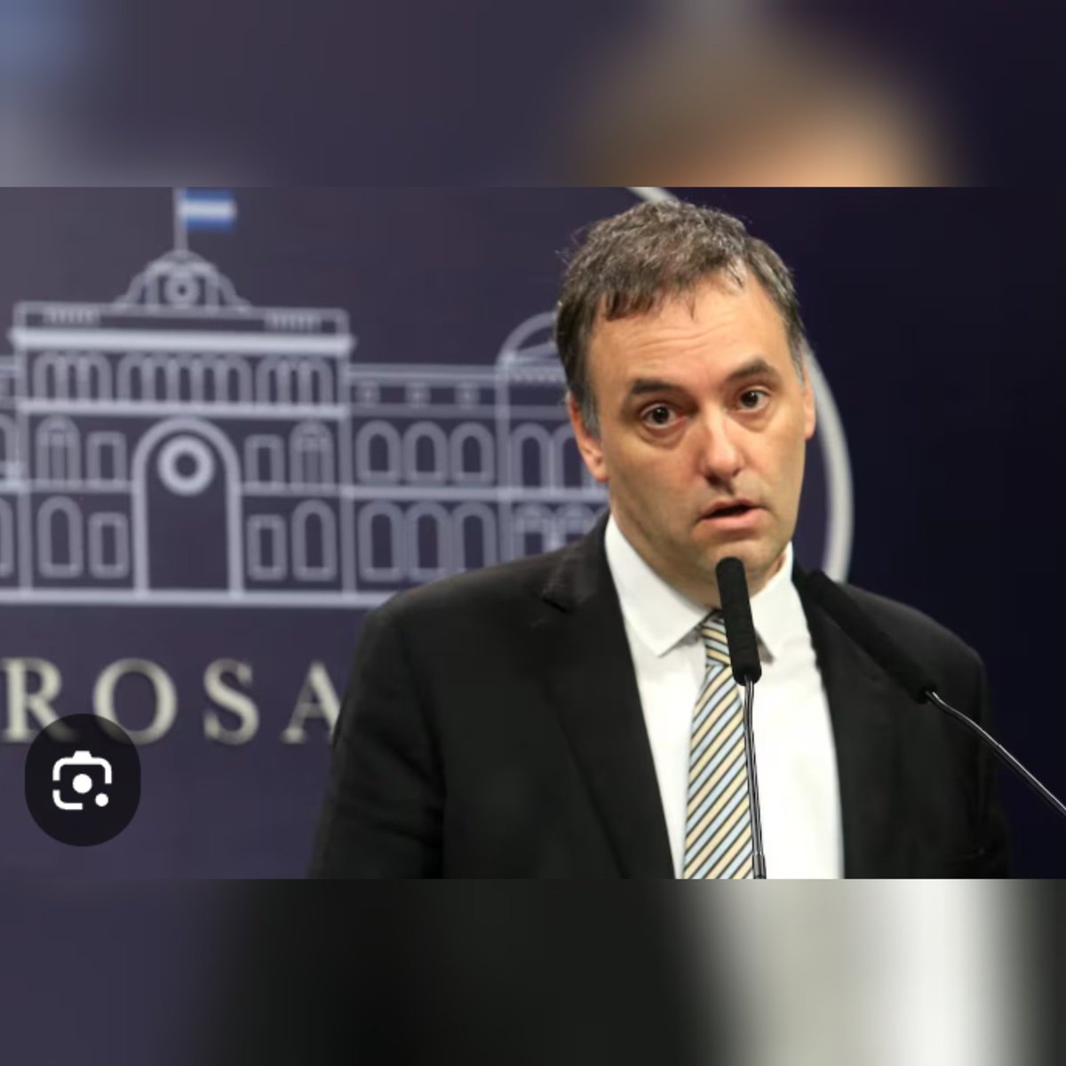 Y un día , el defenestrador kuka...el palidin de la honestidad, tiene la cola muy sucia. <a href="/madorni/">Manuel Adorni</a> , viajo con la nuestra, se compró casas con la nuestra , lleno el gob de familiares y amigos...pero eso sí.... El no es corrupto!!! 
Es delincuente. Fin