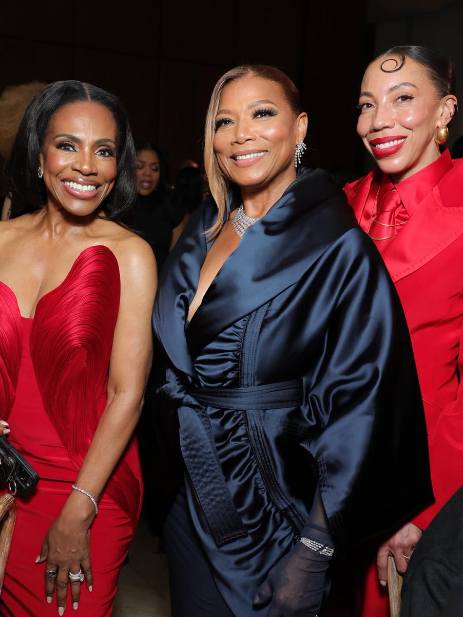 blackishpress's tweet photo. Sheryl Lee Ralph, Queen Latifah, and Amy Sherald. 📸 https://t.co/Z2IeQZF1Cw