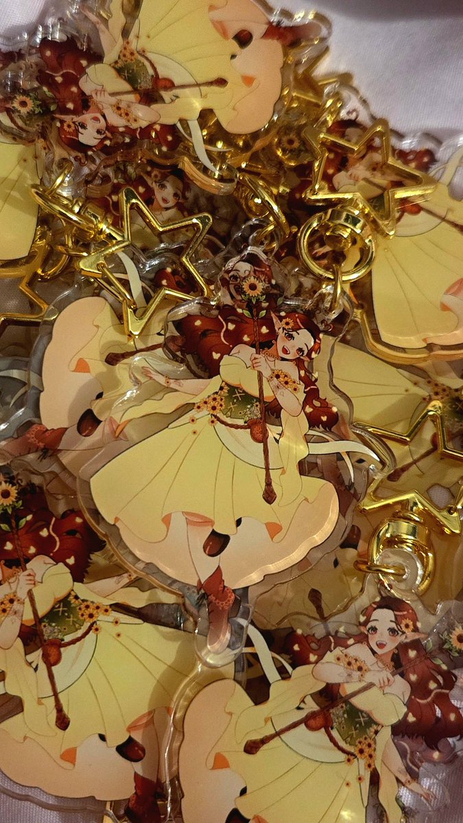 Chloe 🌻🦋 🔜 DreamHack UK tweet media