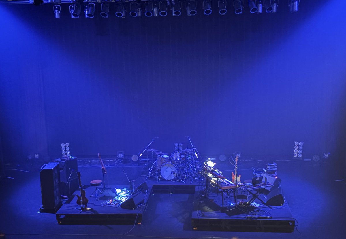BiCrul's tweet photo. 渋谷へD.A.N主催のライブへ。羊文学が目当てでしたが、D.A.Nも良かった。初見だったんで、今週ずっとイヤホンで聴いて予習してました。なんか仕事しながらでも良い感じでした。聞き込んで来るのは大切ですね。2組とも新曲で〆てました。帰って聞き直そ https://t.co/5PWTqrcG42