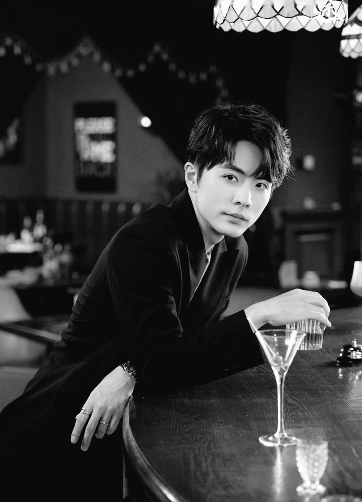 ️️

Abel tidak punya orang tua, tapi Abel punya Om Tian yang siap menopang kehidupan boros Abel, hehehe.

 ️️