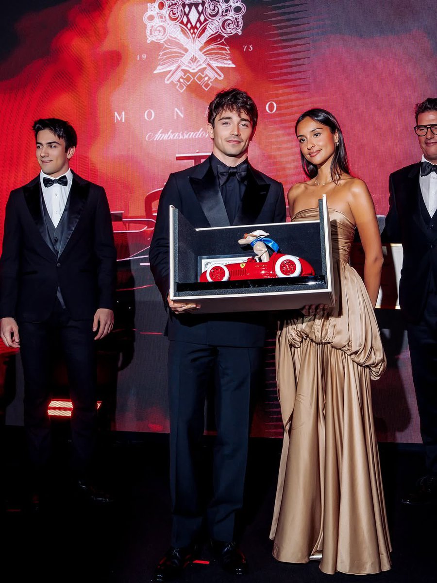 daily alexandra leclerc 🦋 tweet media