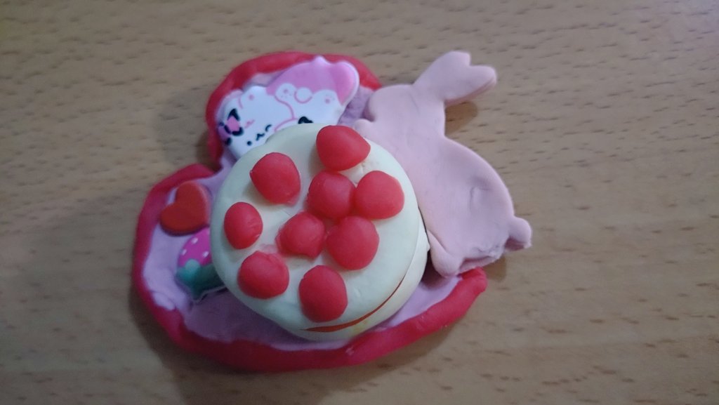 姪っ子ちゃん(2)がくれた誕生日プレゼントがとても可愛い🥲︎🩷
上のいちごを丸めたんだって🍓