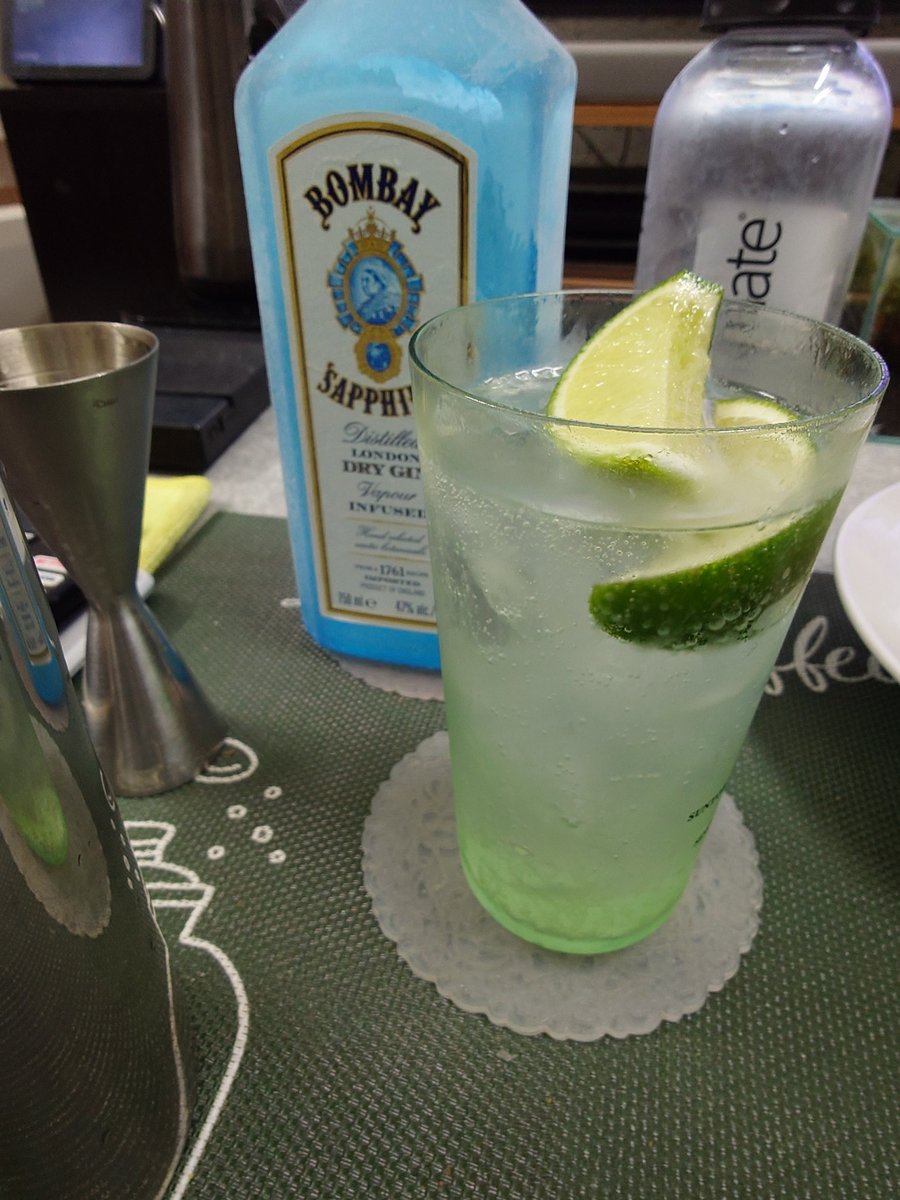 SamuraiSuzu's tweet image. お酒足らないのでジンソーダ😋
#BOMBAYSAPPHIRE