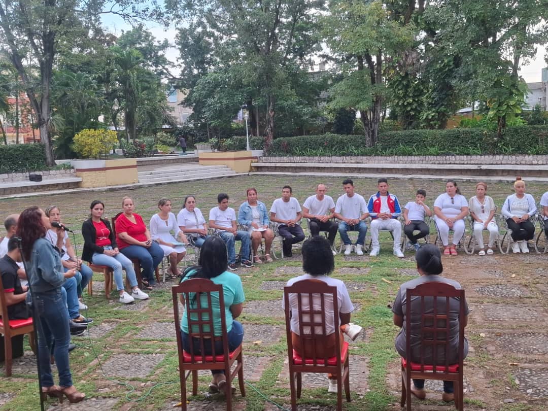 Desde las primeras horas de la mañana de este 3 de abril participamos en el encuentro con jóvenes de la Empresa de Acueducto en #ProvinciaGranma. Ellos protagonizan heroicidades cotidianas en un sector decisivo. #UnaMejorJuventud.  <a href="/PartidoPCC/">Partido Comunista de Cuba</a>. <a href="/GobiernoGranma/">GobiernoGranma</a> <a href="/cubadebatecu/">Cubadebate</a>