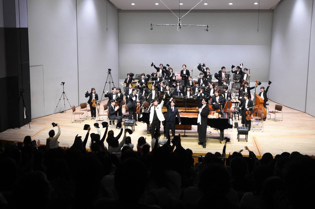 ネコフィル特別公演🐈‍⬛
いつかは吹いてみたいなと思っていたピアノ協奏曲の好きなところを全て吹けて幸せでした♡ありがとうございました🙇🏻‍♀️

早いもので最高学年…今年度はありがたいことに、給費奨学生として通わせていただけることになりました。残りの学生生活、悔いがないよう全力で頑張ります❤️‍🔥