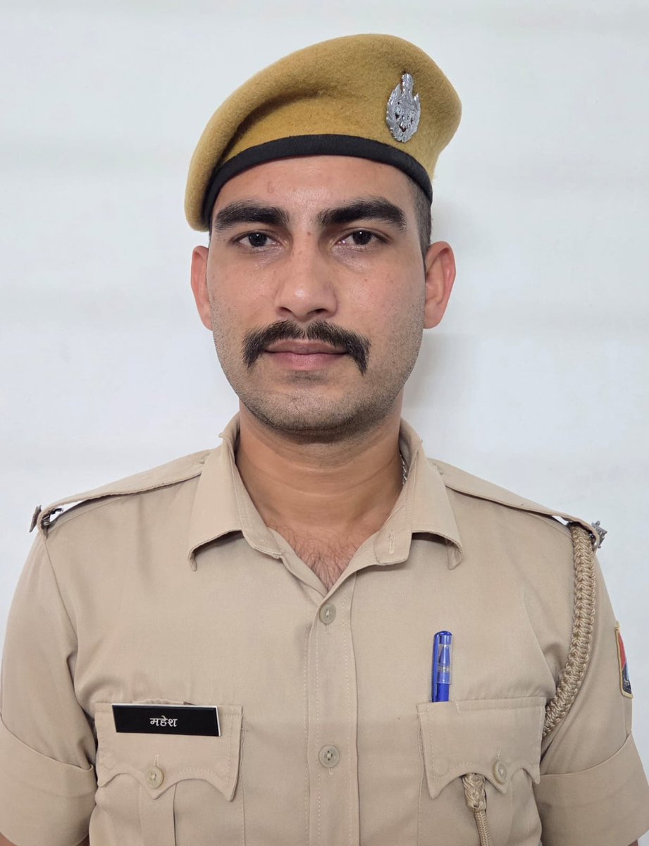 SPsawaimadhopur's tweet photo. सवाई माधोपुर पुलिस की बड़ी कार्रवाई।
थाना साईबर क्राईम द्वारा व्हाट्सएप पर APK फाइल भेजकर ठगी किए गए  ₹99,998 परिवादी के खाते में करवाएं रिफंड।
श्री धर्मेंद्र ASI व महेश कानि.1409 थाना साईबर क्राईम रही अहम भूमिका।
#GoodWorkpolice @dmsawaimadhopur @PoliceRajasthan @IgpBharatpur https://t.co/bnzOAZAXtD