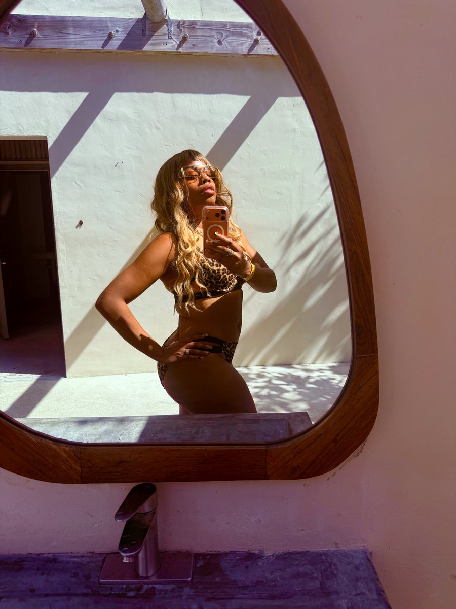 Helaina M Moore tweet media