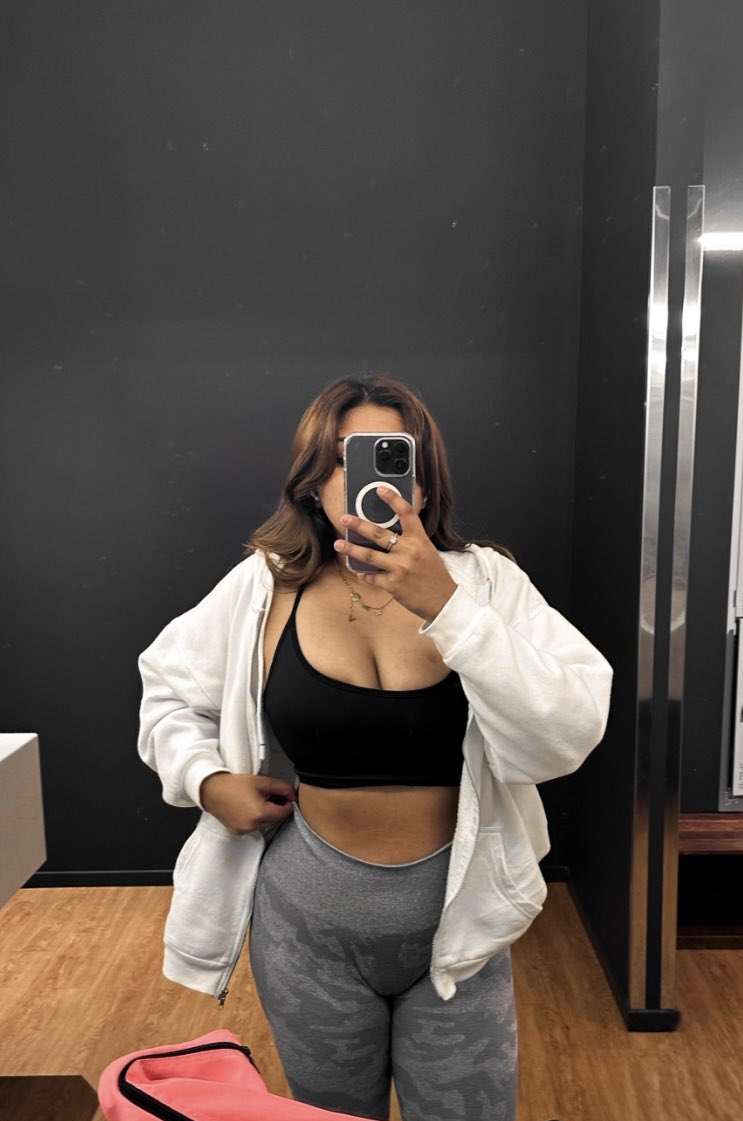 bollywoodbunnyy's tweet image. time for cardio at home? 😋 #desigirl