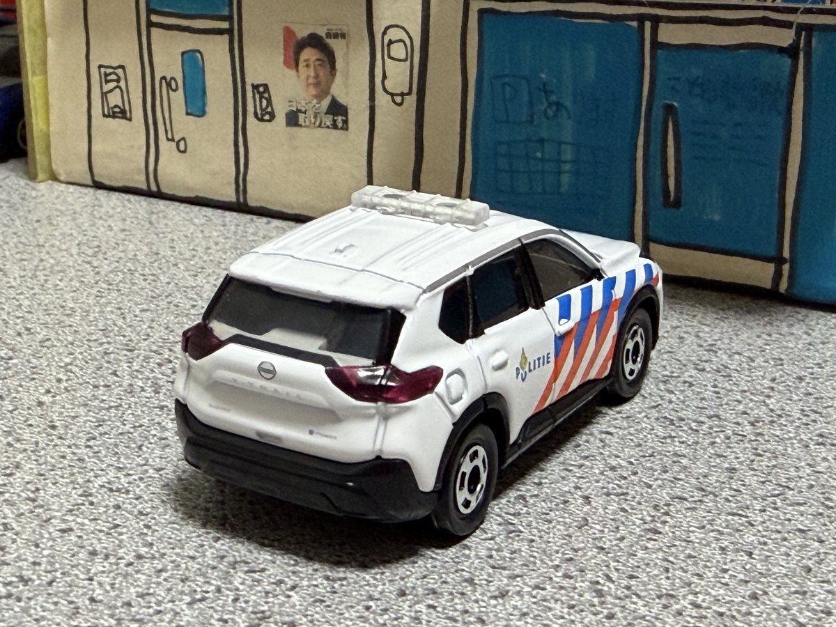AEON No.85 日産エクストレイル オランダ警察デザイン仕様 今月発売