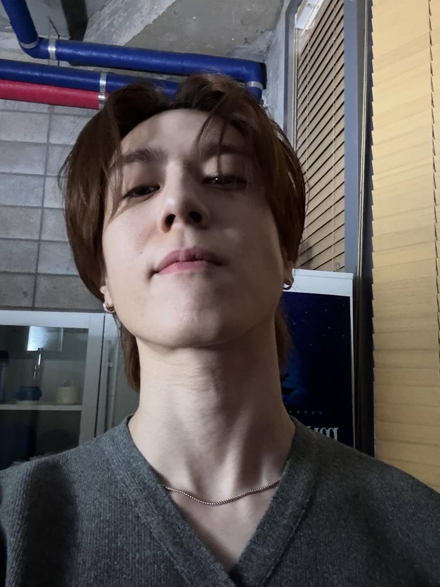 ㅤㅤ

I blur into soft light, then tilt into shadow—like even the quiet corners watch me become someone I haven’t met yet
ㅤㅤ