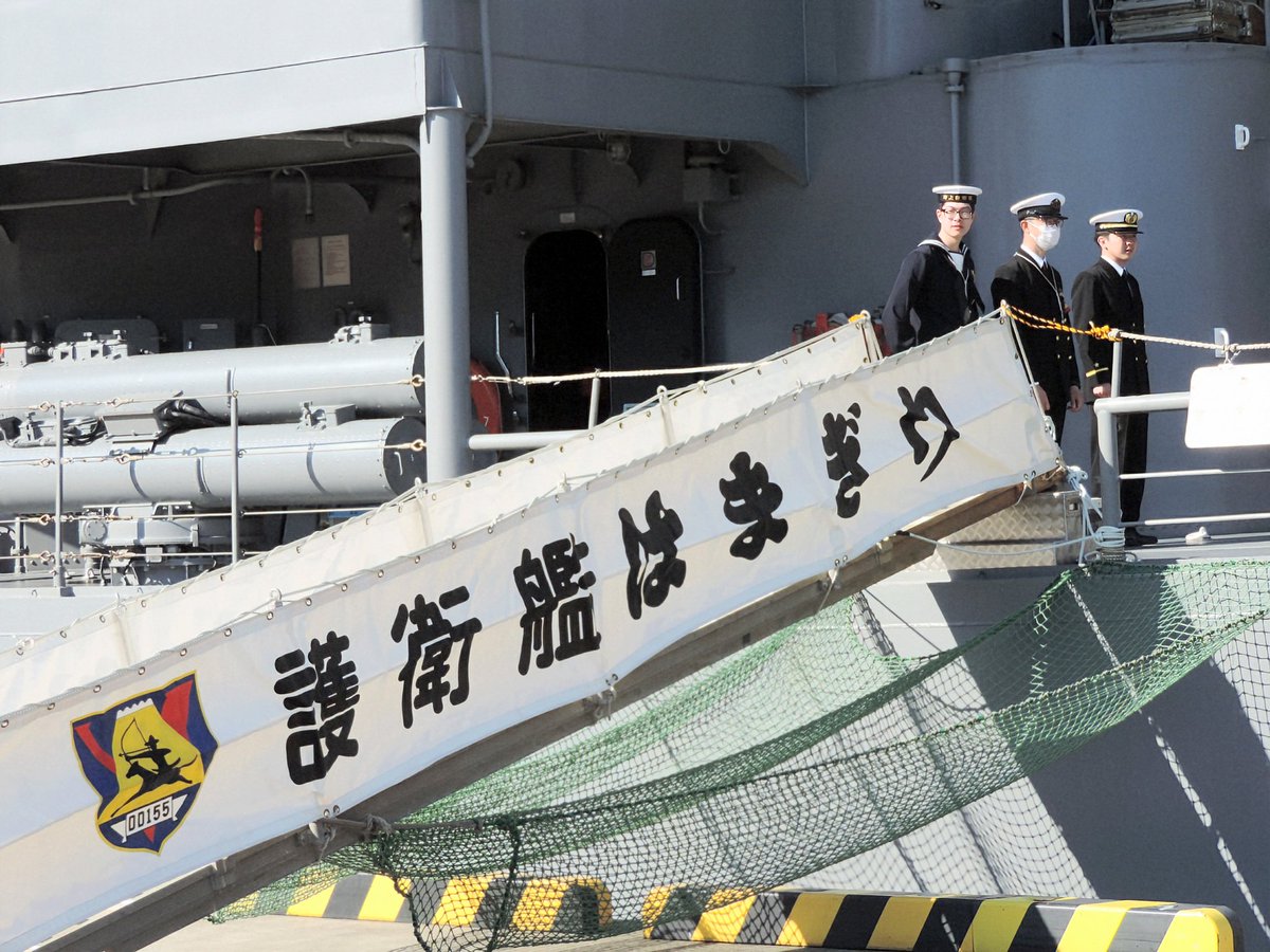 k_JSDFouendan's tweet photo. あさぎり型護衛艦 5番艦 #はまぎり
初度入港行事へ
36歳ベテラン姉御のシルエットと
乗組員皆さまの敬礼姿
とても眩しかったです🤗

#海上自衛隊
#横須賀地方総監部 https://t.co/ROYKs3aPpv