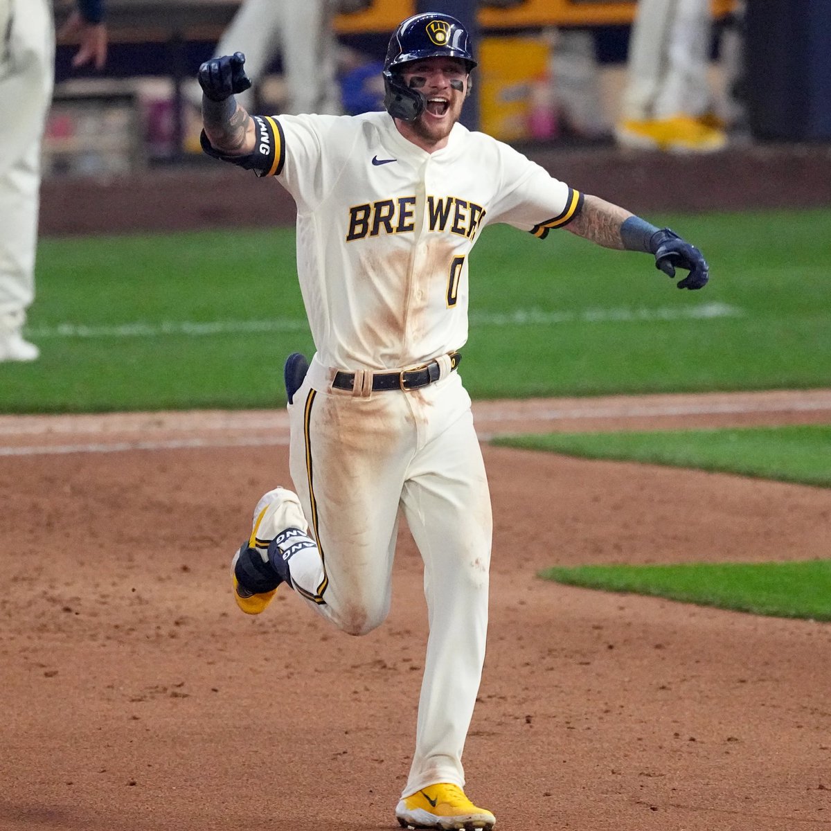 𝒴𝑒𝓁𝒾’𝓈 𝐵𝑜𝓃𝑔 tweet media