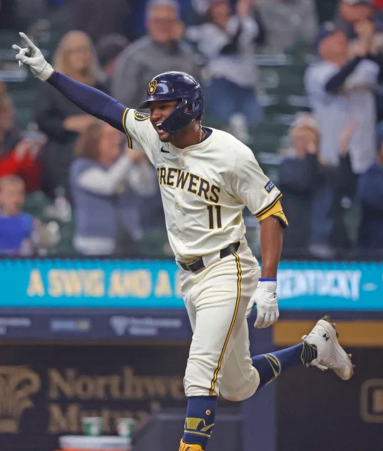 𝒴𝑒𝓁𝒾’𝓈 𝐵𝑜𝓃𝑔 tweet media