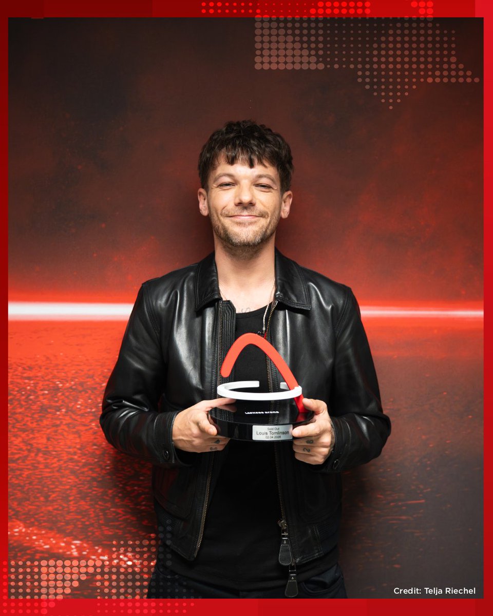 World Tomlinson tweet media