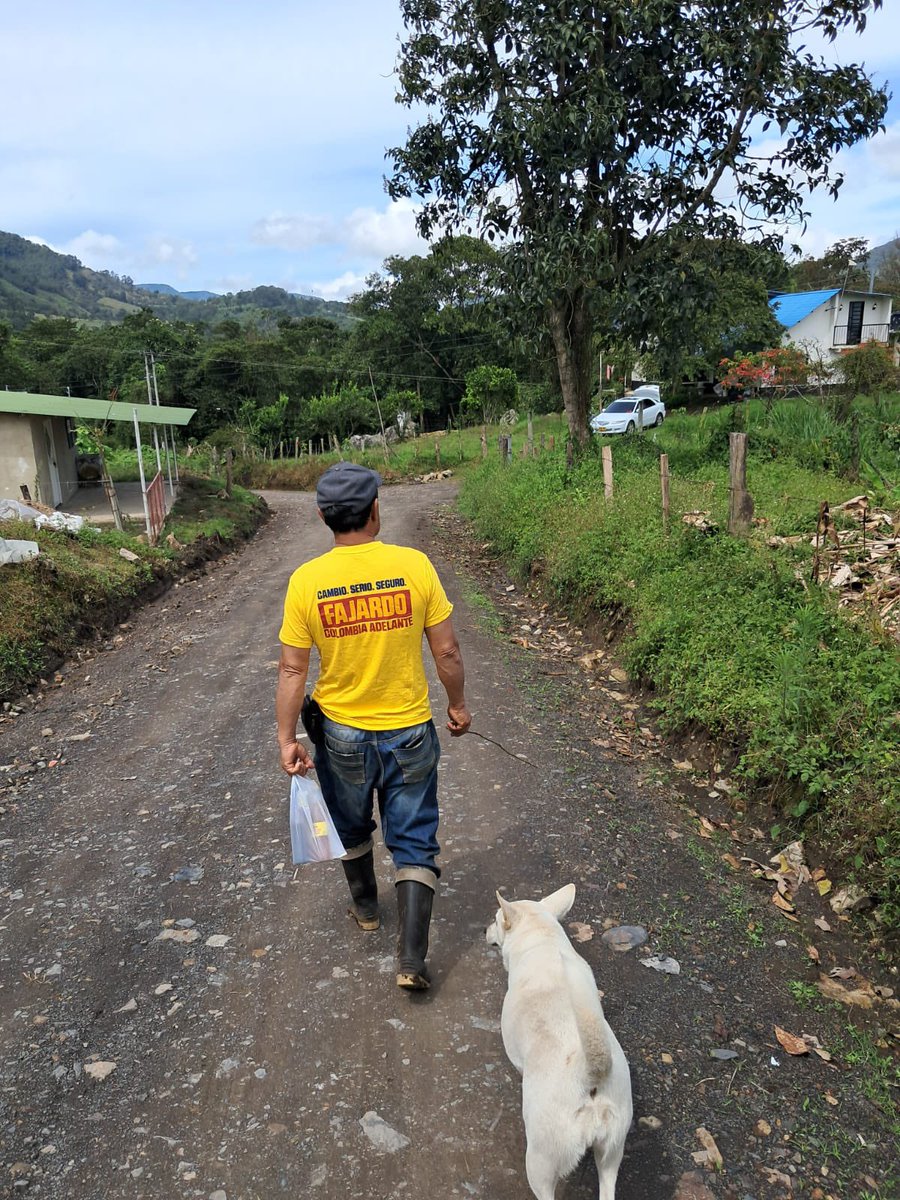 Gracias a don Alirio Galvis, líder comunal de la vereda Agua Dulce, en Venecia (Cundinamarca), por su confianza y por creer en el CAMBIO. SERIO. SEGURO. 💛