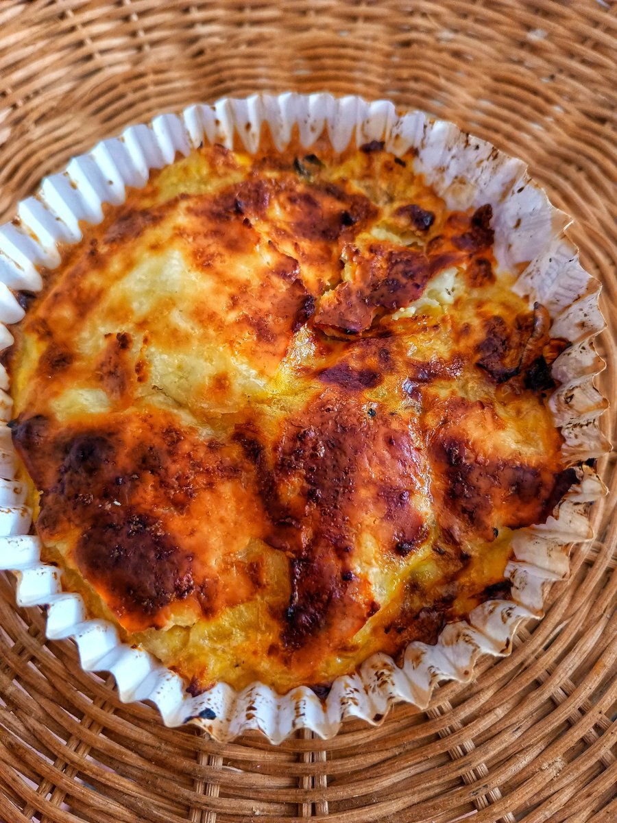 evevasquez77's tweet photo. Mi desayuno Antes , Durante y después... primer pastel de chucho que me como después de haber hecho como 15 está semana ! Brutal ❤️🙏🏼 #Pasteldechucho https://t.co/wcEdzdlT2a