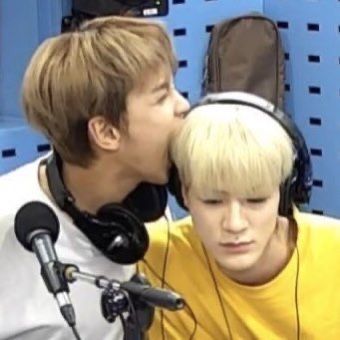 evee 🦭 tweet media