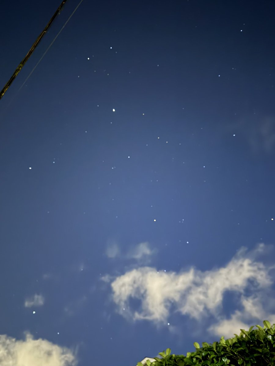 CherryCindyy's tweet photo. @shin_soohyun89 Spring is here 🤍 
thank you for uploading the behind the scenes 🥰 you did well~ 
I saw pretty 🌸 blossoms and twinkling stars last night. https://t.co/PQHRraFYje