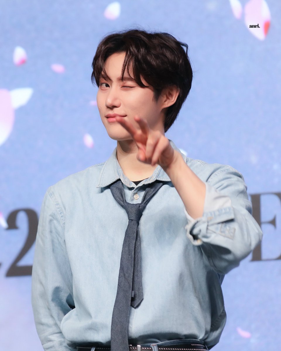 ᴀɴʀι tweet media