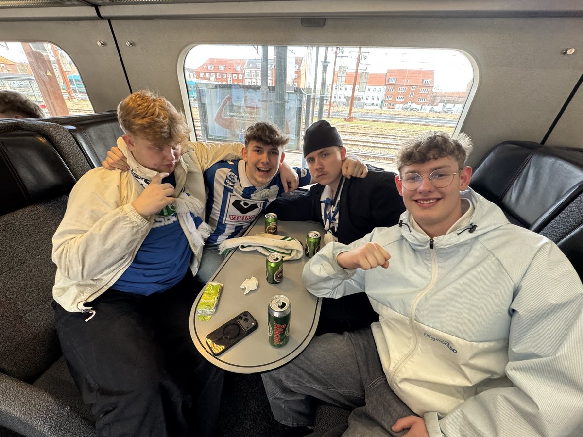 Away days! Esbjerg drager mod Kolding. Ca. 150 i særtog. Vamos! #efbdk #kifefb <a href="/CilasRichmond/">Cilas Richmond</a>