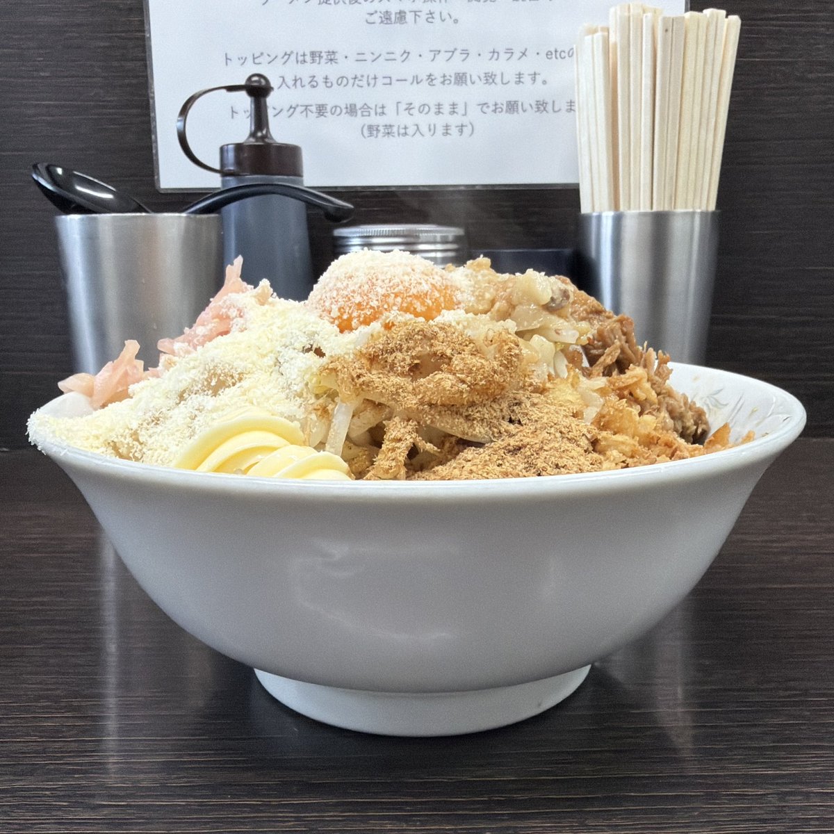 amm_p's tweet photo. 二郎　川越
昨日は結局開店から訪問で汁なし
粉チーズ+岩下の新生姜
3連続で生姜付けてるな美味い！！
アブラもマヨもコールして幸せの味
幸せそのものに触れる事が出来て感謝
この味を食べる為だけに埼玉県があるといっても過言ではない
ありがとうございました

#ラーメン二郎
#ラーメン二郎川越店 https://t.co/IrR3EBfqt8