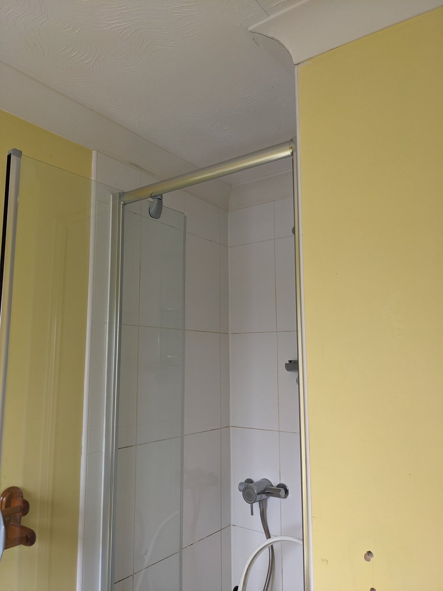 DawnAJWitney's tweet image. We always used to visit Mum and Dad at Easter when they were alive, so I struggle a bit with this holiday. This year I'm using the time to freshen up this space. #makingMemories