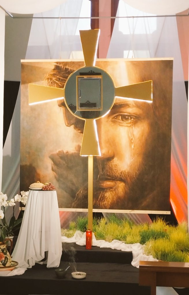 FilomenaGallo55's tweet image. A volte ci sentiamo
molto giù, a terra.
Gesù vuole riempire
la nostra paura.
Cammina verso la croce,
muore sulla croce perché
la nostra anima torni
a sorridere..

#PapaFrancesco