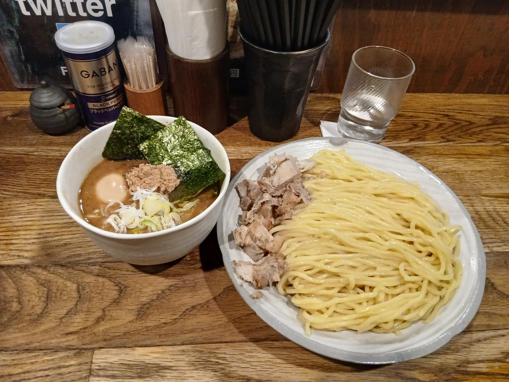 🐷🍜 tweet media