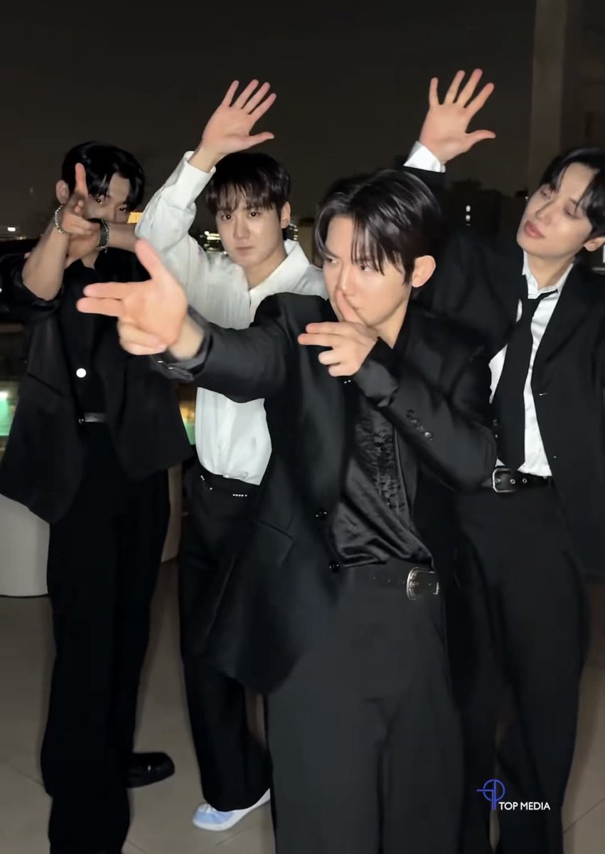 짱멋있는 와중에
이찬히 까치발…
귀여워 주금🥹