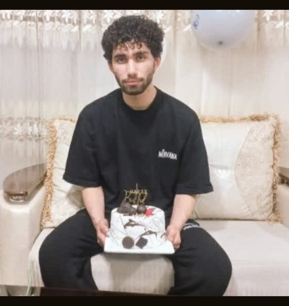 roozeazadi tweet media