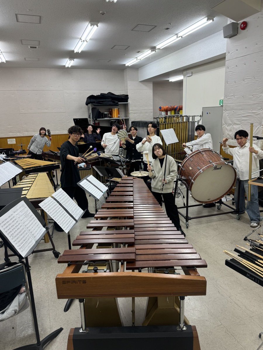 tcm_perc's tweet photo. 学外演奏会まであと9日🥁🎹
『Cloud Folk』は、地球を訪れ私たちを静かに観察している存在——その存在に、私たちが気づくことはない。

ジョン･ササスが描く壮大な世界を、打楽器とピアノのアンサンブルでお届けします。

その未知なる世界を、ぜひ体感してみませんか。 https://t.co/5M1ZtBdFOL