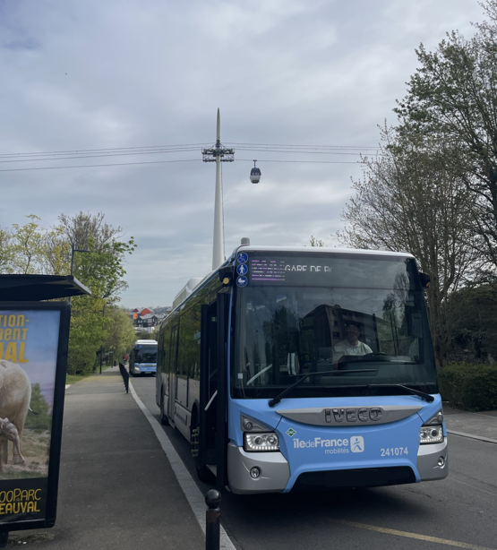 MarneSeine_IDFM's tweet image. #Bus430 et #CâbleC1 sur la même photo mais pas de correspondance...
Saurez-vous deviner où cette photo a été prise sur le réseau #Bus et #CâbleC1 du territoire Marne et Seine ? 👀
On attend vos réponses ! 🤩