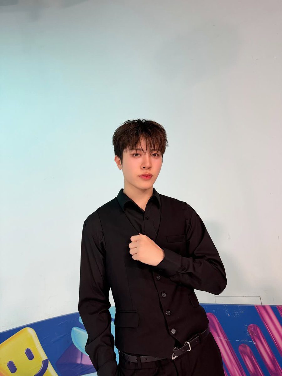횽 tweet media