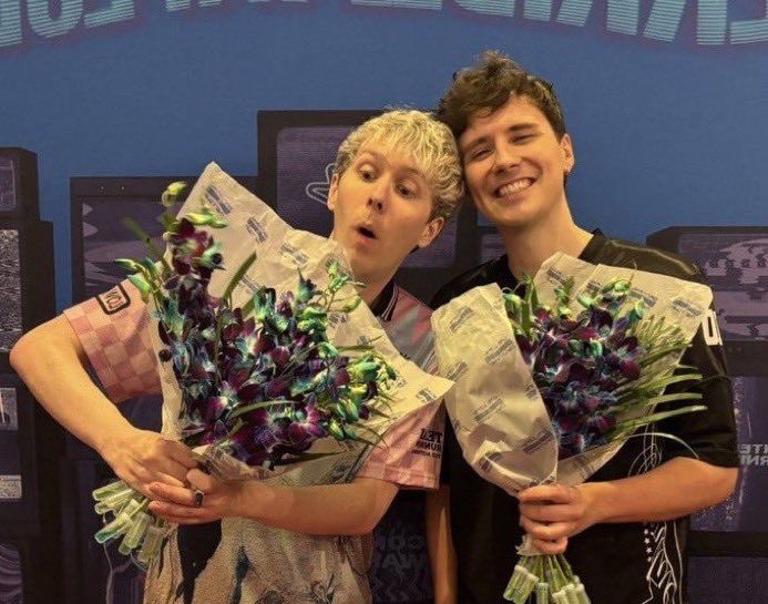 norah 🌈🍒🌸💕🦩 tweet media