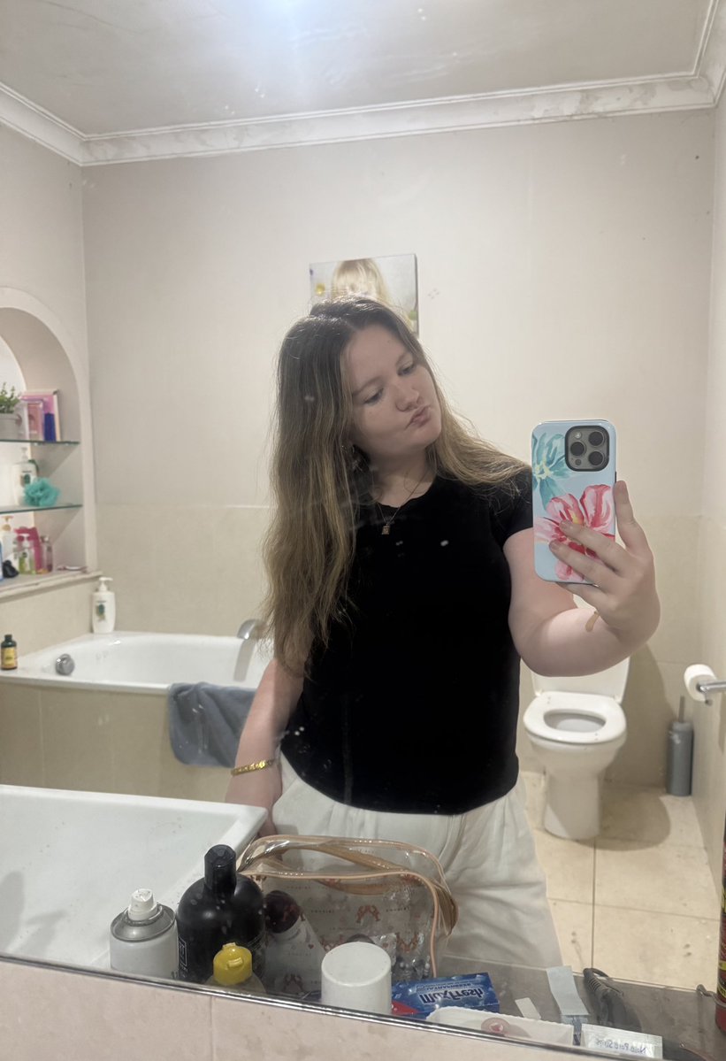 norah 🌈🍒🌸💕🦩 tweet media