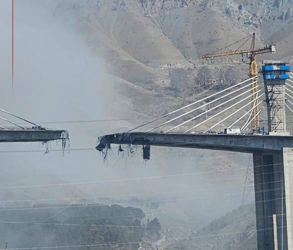 Shuayb1986's tweet photo. Imagine if Iran bombed and destroyed the Golden Gate Bridge in California, what would you call it? TERRORISTS

The U.S bombed and destroyed the highest bridge in Iran, the B1 bridge, why do you call it “PEACE”?

Bombing a bridge is a war crime under international humanitarian law https://t.co/vIQgaD0Z8v
