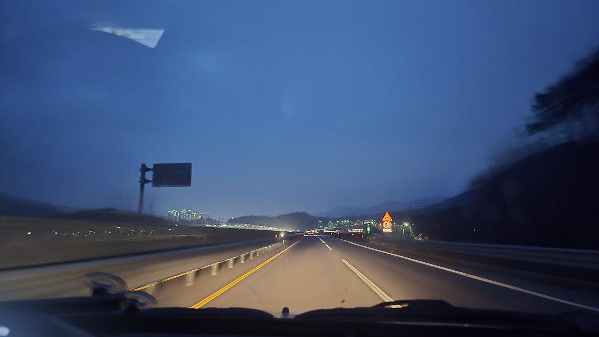 ㅎiㄹㄹiㅇ tweet media