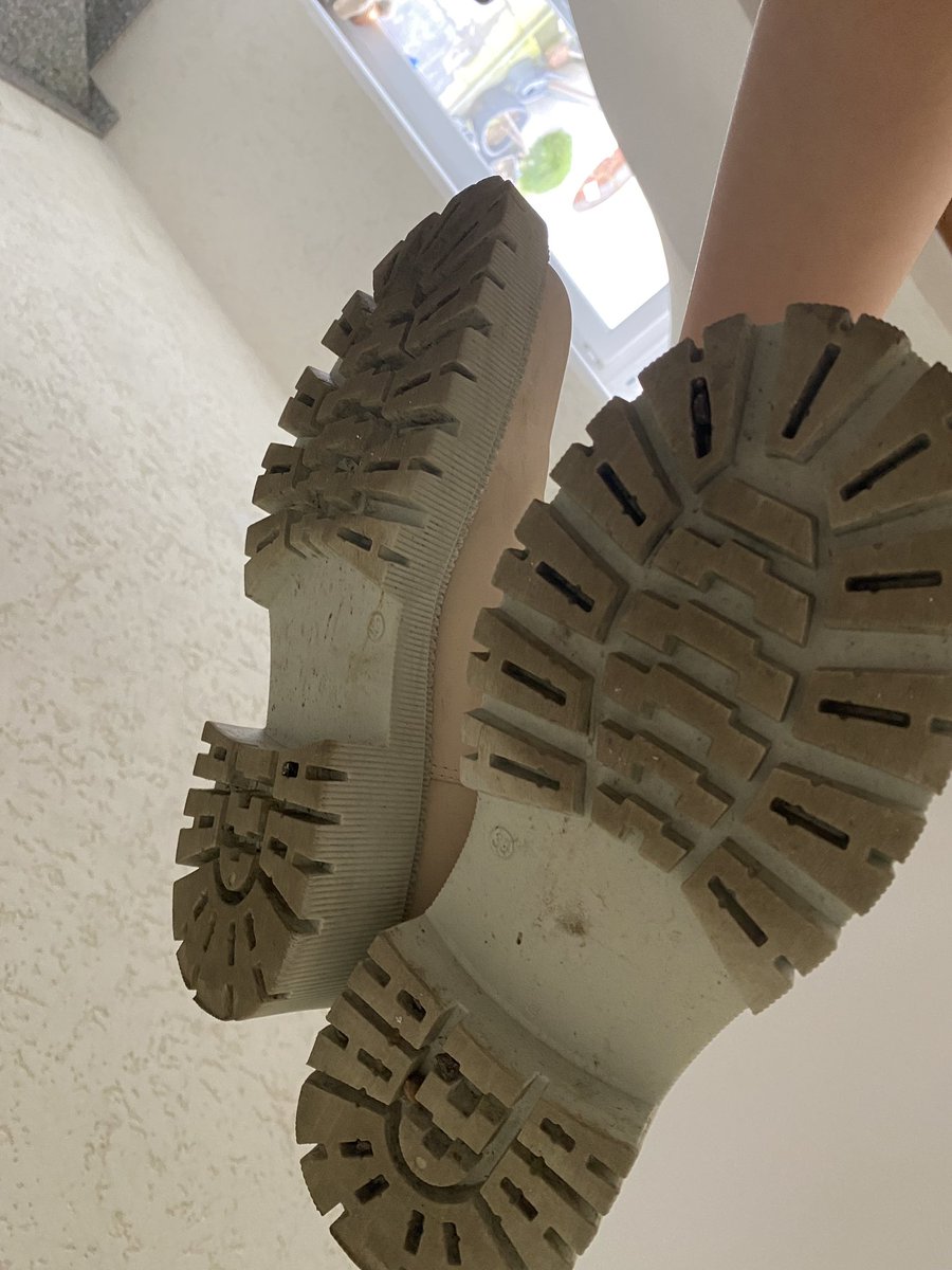 GöttinLenaa tweet media