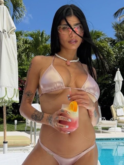 Anyone wanna Come play and battle me gooners I’m looking for cute toys to play with hehe or ambush me or come goon with me  #Wankbattle #wankchat