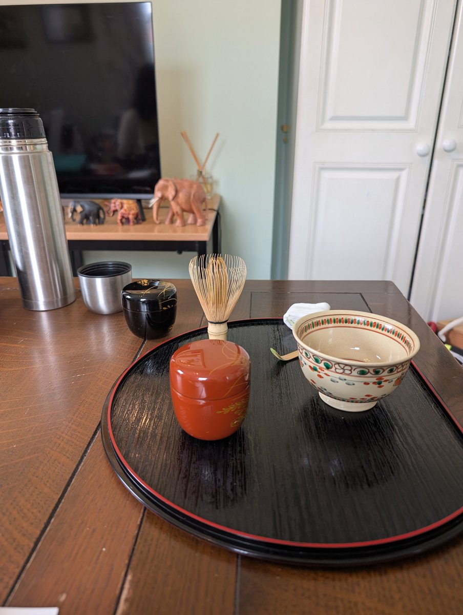 Ruth and Yuliia Hackett enjoyed participating in a Japanese tea ceremony 🇯🇵

Sharing cultural experiences helps to broaden the mind and improves understanding between different nationalities ⛩️ 🎎