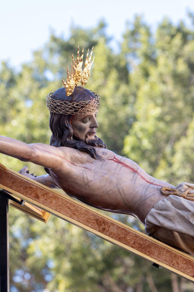 AmoryCaridad's tweet photo. ✝️ Via+Crucis y traslado del Santísimo Cristo del Amor y la Santísima Virgen de los Dolores.

«Mirad el árbol de la Cruz, en que estuvo clavada la salvación del mundo. Venid a adorarlo».

#CofradíasMLG #AmoryCaridad26 https://t.co/XKC43hJ46U