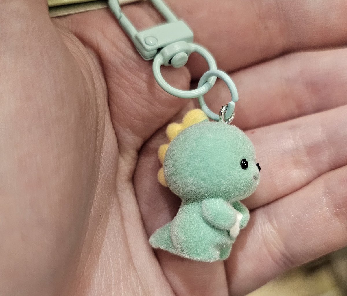 lia•°• held chan's hand 🥺😭 tweet media